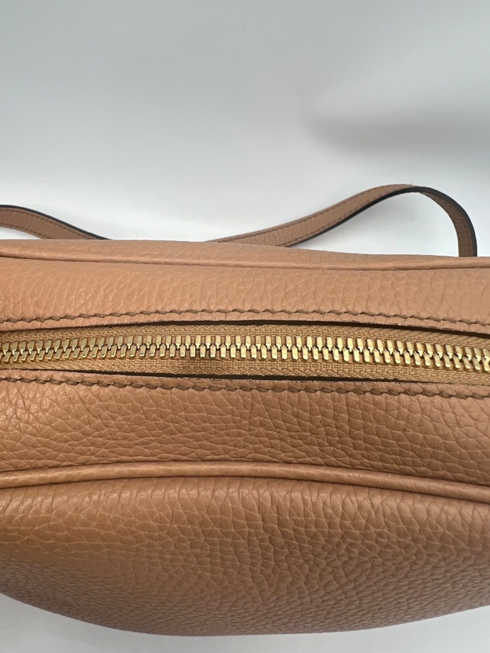 GUCCI Pebbled Calfskin Small Soho Disco Bag Preloved - Picture 4 of 15